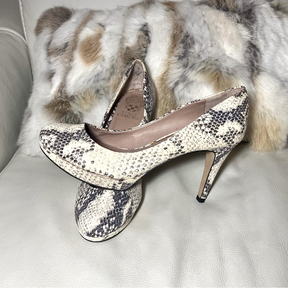 Vince Camuto Snakeskin Heels- Size 8